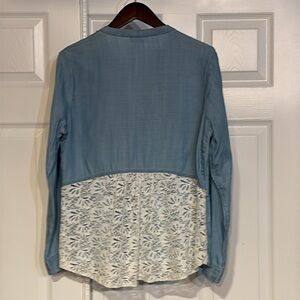 Wrangler cowgirl denim lace size Medium long sleeve v neck